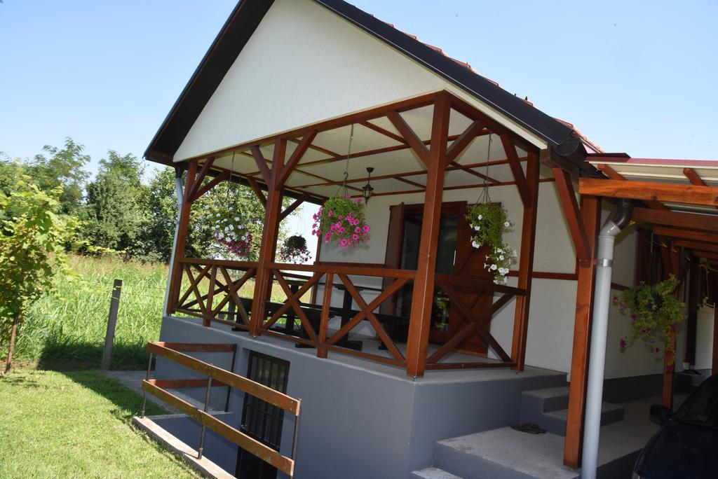 Holiday Home Kucica Na Drvetu Banja Koviljača Exteriér fotografie